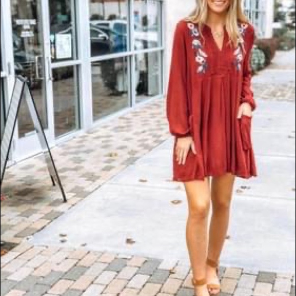 Burgundy dress with pockets